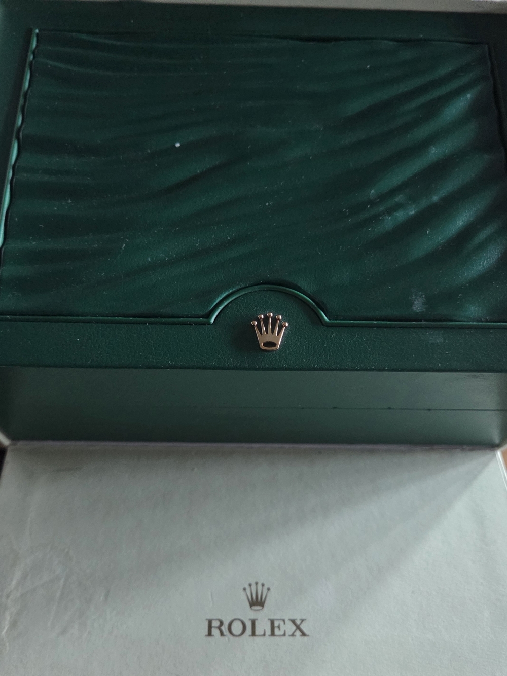 URolex Green Presentation Watch Box with Gold Crown Emblem - Authentic